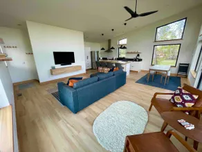 NEW - Top Floor Modern House - Image 4