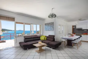 Amazing Seafront 4Bedroom Apartment - Image 5
