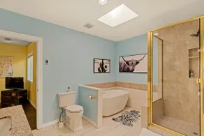Quiet, Beautiful One Bedroom - Image 3