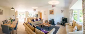 Country Crabtree Bungalow with large wild garden - Image 3