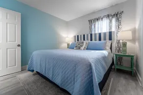 Siesta Shores: Shoreline Suite - King bed - Pool! - Image 4