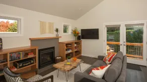 Newly Built Guesthouse with Private Courtyard - Image 3