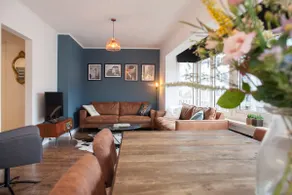 Stylish Central Flat, Steps to Beach - Image 2