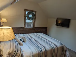 Pine View Loft Retreat for Two 18+ - Image 2