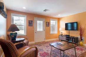 The Red Door Carriage House - Image 4
