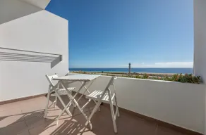 500 m beach top floor ocean view WiFi fiber aircon - Image 4