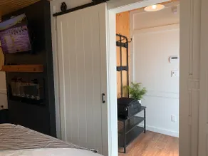 The Shoe Inn, a modern apt in downtown Teutopolis - Image 3