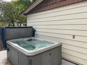 Comfortable and Quaint w/ a Hot Tub - Image 3