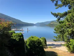 Waterfront cabin on popular Mara Lake in Shuswap. - Image 3