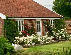 Old Stables riverside spacious chic - Image 2