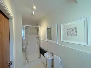 Cosy & Chic in great location near Loughborough Uni & East Midlands Airport - Image 4