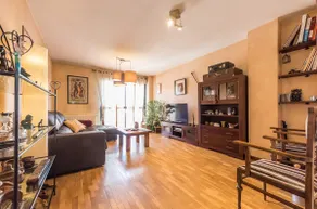 Beautiful downtown apartment with A/C - Image 5
