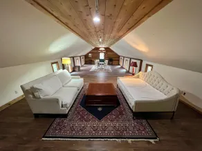 Carriage House & Loft in Manchester Village - Image 2