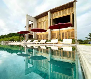 Award Winning Designer Beach front Villa - Image 4