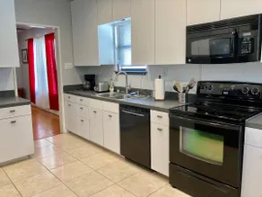 Buffalo Bayou Montrose · 3BR w/ Parking & W/D - Image 5
