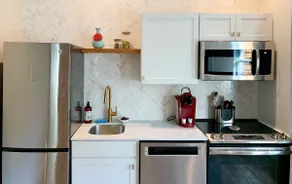 *Fully*Renovated*1bed/1baClosetoDowntown/Beach - Image 4