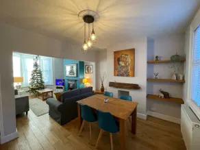 Gloucester Rd 2 mins away - Fab, new, trendy house - Image 2