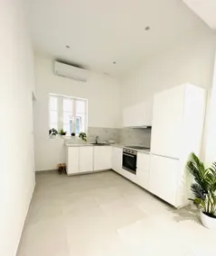 Typical Maltese Townhouse, Sliema w/ outdoor area - Image 4