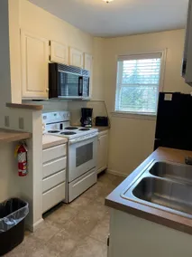 Large one bedroom, two full bath, full kitchen - Image 3