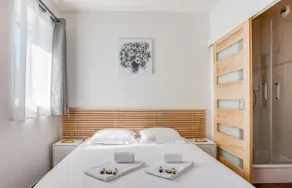 Confluence – Beautiful duplex with private parking (optional) in - Image 4