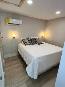 Rick’s Off the Bricks- Guest House w King Bed - Image 3
