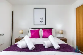 Modern 2 Bed Apartment - Smart TV - WIFI - Image 2