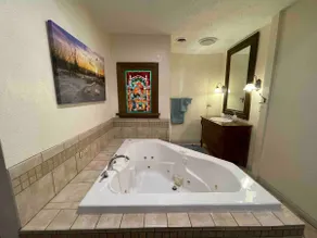 The Loft on 5th w/hot tub in the Oregon District - Image 5