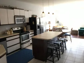 Amazing Location off Courthouse Square - Image 3