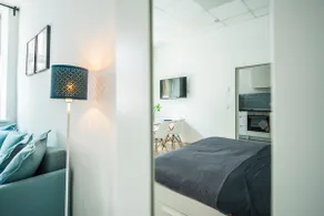 Feel the king size bathroom and bed - modern apartment! - Image 5