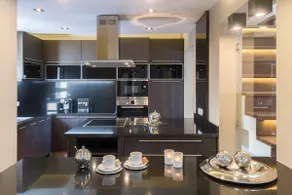 Exclusiva Villa de 4 Habitaciones con Baño Privado, Piscina Infinita y Jacuzzi - Image 4