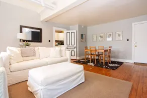 Spacious Victorian Tower Apartment - Image 2