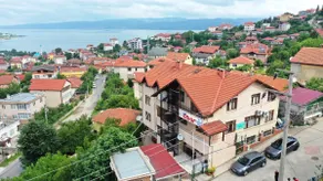 Private 6-bedroom villa overlooking the lake in Spanga - Image 2