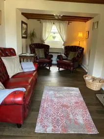 The Old Farmhouse\n3 bed det cottage Hot Tub, Dog/cat friendly  onsite fishing - Image 2