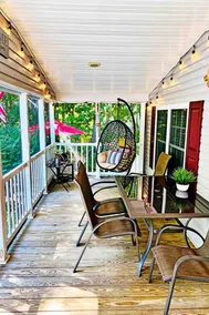Spacious Coastal Cottage - Image 5