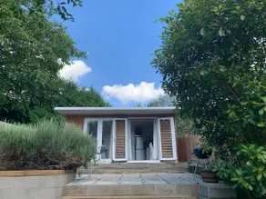 Centrally located St Albans Garden Cottage - Image 2