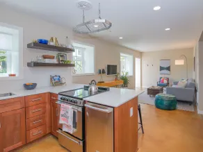 Dreamy Hawthorne 2 bed, 2 ba - Image 4