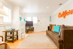 Centrally Located Historic Hollywood Cottage - Image 2