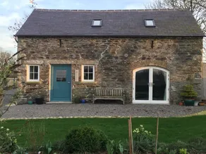 Beautifully Renovated & Cosy Stone Stable - Image 2