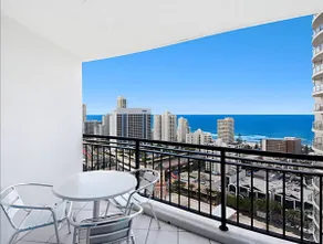 Surfers Paradise unit with great ocean views - Image 4