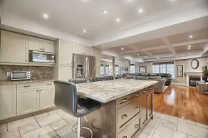 6-Bed Home near Lake Simcoe & Innisfil Beach Park - Image 3