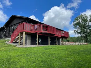 Charming Cabin Nestled along the Stony Brook Creek - Image 2