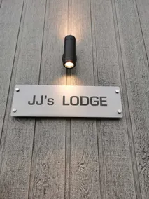 JJs Azelea Lodge With Private Luxury Hot Tub - Image 5