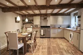 Grade ll listed Gorgeous Cottage - Image 2