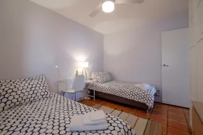 2BD Unit in Milton near CBD, businesses, hospitals - Image 3