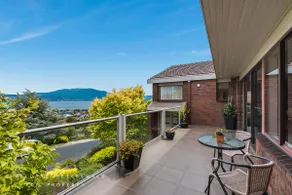 Hobart panoramic view with Spas - Image 3