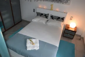 CLIO'S BEACH HOUSE - DELUXE BEACH FRONT PROPERTY - Image 5