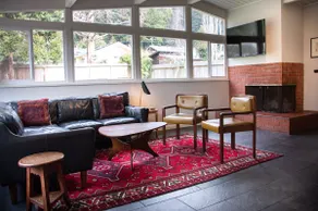 Sunny Mid-Century Gem - Image 5