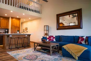 Newly Renovated King/Loft with Split AC - Image 2
