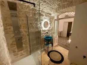 House Under the Arch - Image 3