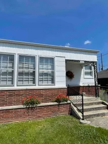 The Old School White Cozy Downtown Cottage - Image 5